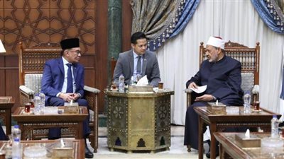 شيخ الأزهر يبحث مع رئيس وزراء ماليزيا سبل تعزيز التعاون العلمي والدعوي