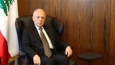 وزير الدفاع اللبناني يحذر من من خطورة دفع الفلسطينيين لترك أرضهم