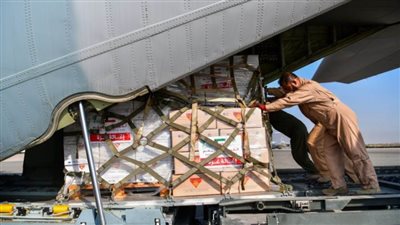 إقلاع الطائرة الثانية من الجسر الجوي الكويتي للعريش لإيصالها لقطاع غزة