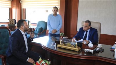 195 مواطنا يعرضون مطالبهم وشكواهم خلال اللقاء الجماهيري بسوهاج