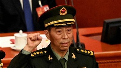 إقالة وزير الدفاع الصيني من منصبيه في مجلسي الدولة والوزراء