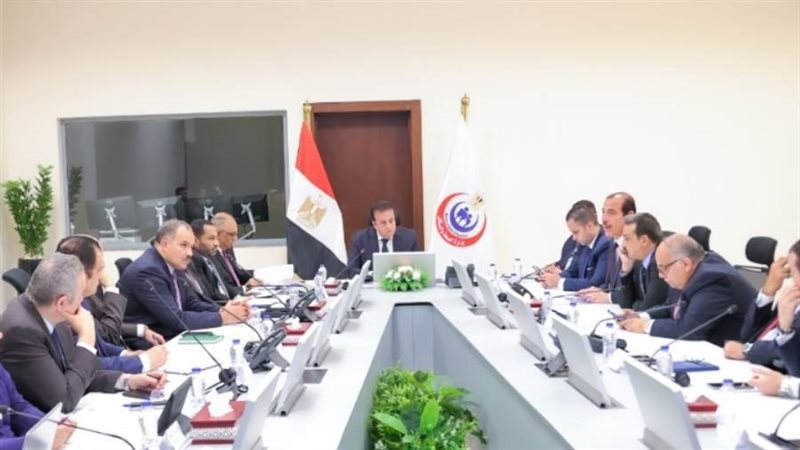 اجتماع وزير الصحة