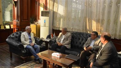 محافظ الأقصر ورئيس القابضة للمياه يبحثان مشروعات مياه الشرب والصرف الصحي بالمحافظة