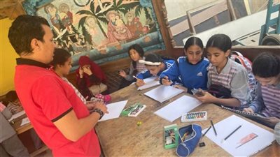 أتوبيس الفن الجميل يصطحب طلاب المدارس لزيارة مجمع الأديان