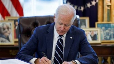 عاجل..بايدن يحث الجمهوريين على تمرير مشروع حظر الأسلحة الهجومية