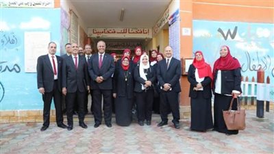 تقرير بالصور. .جولة مدير عام التعليم الابتدائي بوزارة التعليم بمدارس الوادي الجديد