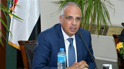 وزير الري يؤكد أهمية تعظيم الاستفادة من إمكانيات الشركة القابضة للري والصرف