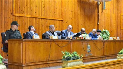 محافظ أسيوط يترأس جلسة المجلس التنفيذي للمحافظة ويؤكد تحصيل الإيرادات وترشيد الإنفاق