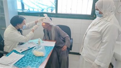 صحة المنيا الكشف الطبي على 1787 مريضًا بقافلة طبية بدير مواس