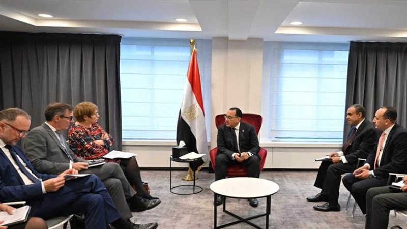 رئيس الوزراء يلتقي