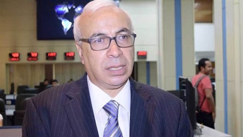 الكاتب الصحفي علي