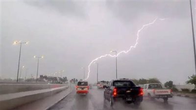 عاجل| بالفيديو.. سيول غزيرة على حلايب وشلاتين وتراكم السحب الرعدية على سيناء