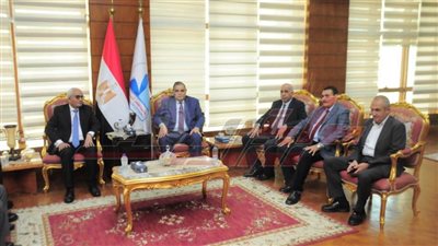 رئيس جامعة كفر الشيخ يستقبل وزير التعليم بالجامعة