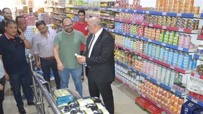 سكرتير عام محافظة البحيرة يتفقد منافذ السلع الغذائية والأسواق بكفر الدوار