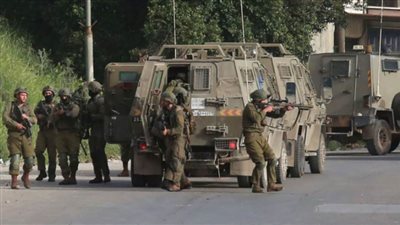 آليات الاحتلال الإسرائلي تتوغل مئات الأمتار في قطاع غزة