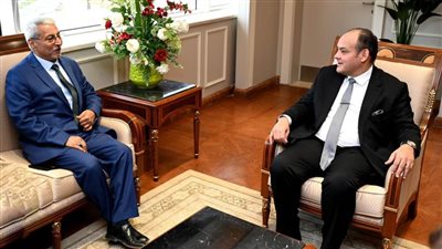 عاجل| وزير الصناعة يبحث مع 
