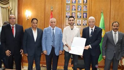 جامعة المنوفية تكرم طلاب النوعية الفائزين بالمركز الثاني في مسابقة تطوير الحرف اليدوية