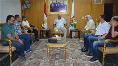 محافظ الوادي الجديد يلتقي وفد