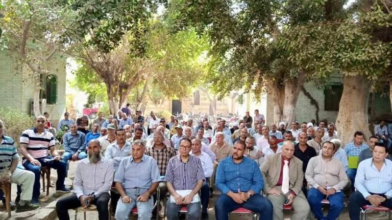 مسئولو الزراعة مع