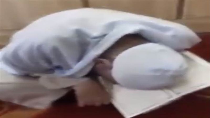 وفاة شيخ أثناء قراءة