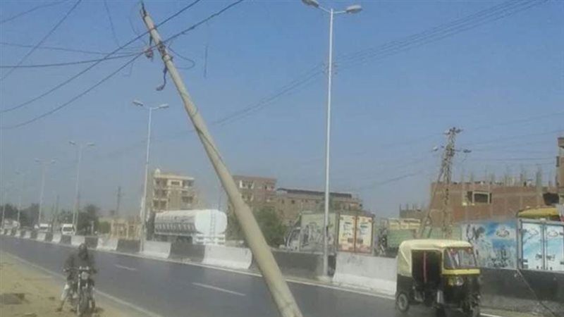 أعمدة الإنارة آيل