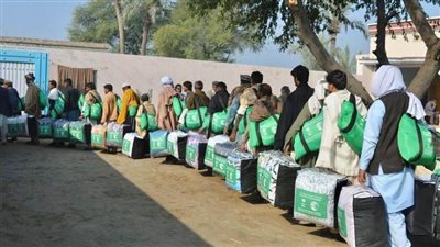 مركز الملك سلمان للإغاثة يوزع حقائب شتوية بمناطق عدة في باكستان