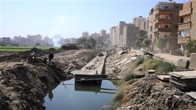 بدء أعمال تغطية ترعة أخميم الغربية بقرية نيدة بسوهاج