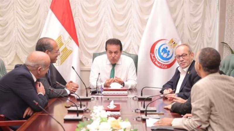 اجتماع وزير الصحة