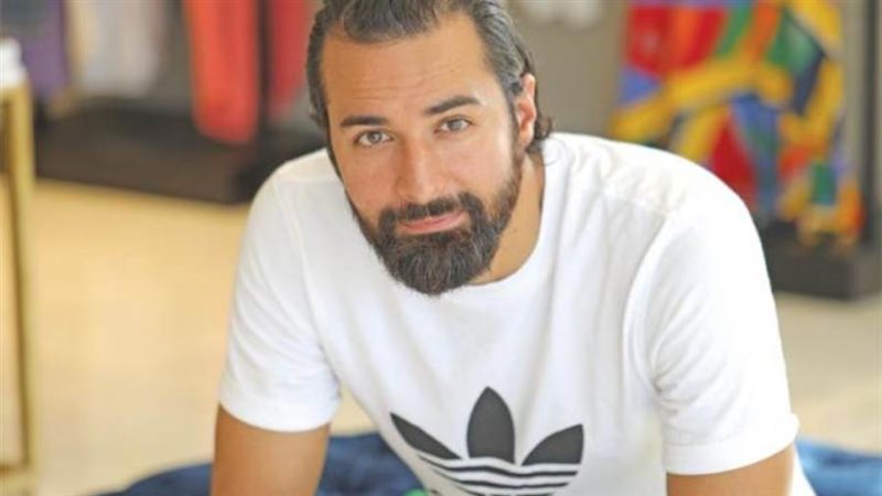 الفنان أحمد حاتم