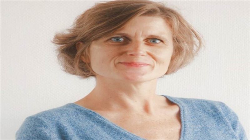 كلير ماجون المديرة