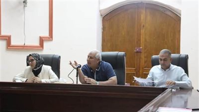 محافظ الوادي الجديد يبحث موقف مشروع آبار الشباب بمدينة موط بالداخلة