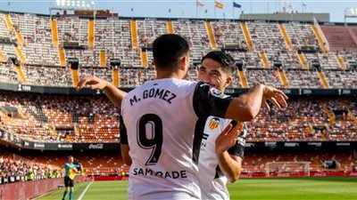 فالنسيا يستعيد انتصاراته في الدوري الإسباني بالفوز على غرناطة بهدف