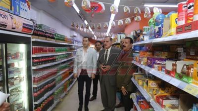 حملات رقابية مكثفة على الأسواق والمحال التجارية بكفر الشيخ