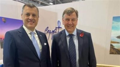 عيسى يلتقي وزير السياحة والإعلام البريطاني