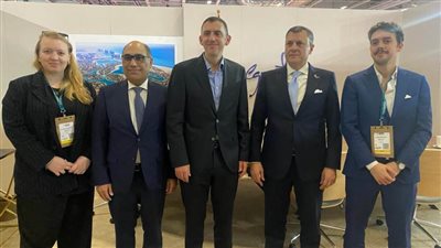 وزير السياحة والآثار يعقد اجتماعات مع شركات طيران بلندن لبحث سبل التعاون