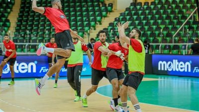 الأهلي يرتدي الزي التقليدي أمام النور السعودي في افتتاح المونديال