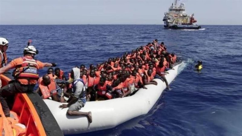 القوات البحرية تنقذ