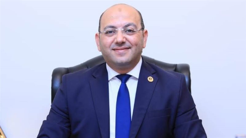 الدكتور أحمد العطيفي