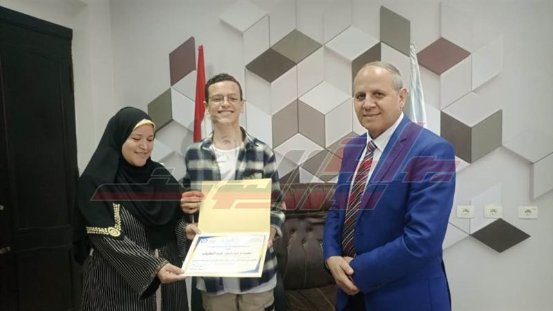 خلال التكريم