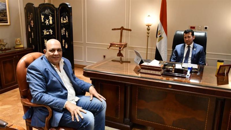 وزير الشباب والرياضة