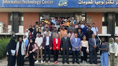 رئيس جامعة المنيا يلتقي الطلاب الوافدين بالمرحلة الجامعية والدراسات العليا