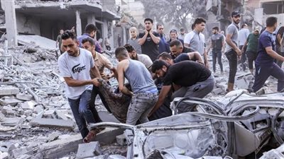 عاجل| استشهاد 21 فلسطينيًا في قصف بوسط وجنوب غزة.. وعدد غير معروف في قصف محيط مُستشفى شمالاً