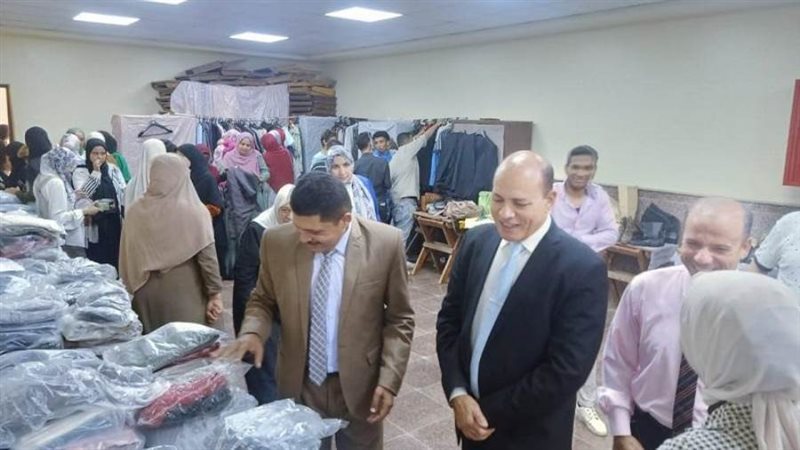 معرض ملابس بجامعة