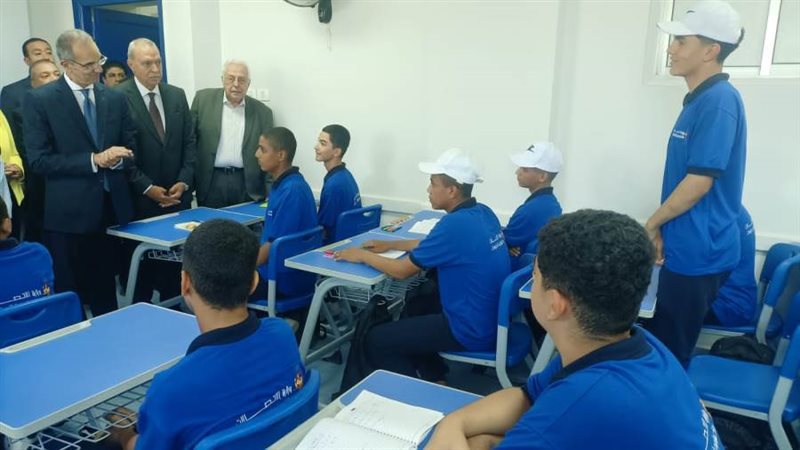 الوزير والمحافظ يلتقيان