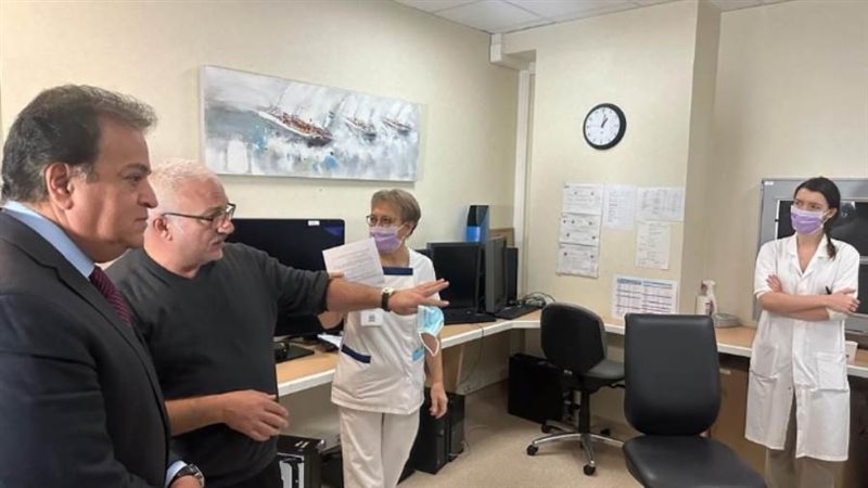 وزير الصحة بمعهد