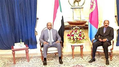 رئيس مجلس السيادة السوداني والرئيس الإريتري يناقشان تعزيز العلاقات بين البلدين