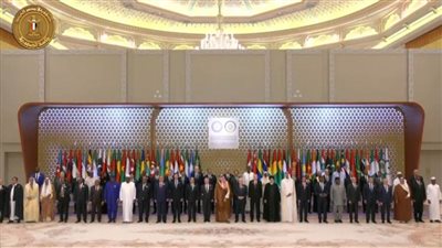 عاجل| الرئيس بصورة تذكارية مع وفود مشاركة بالقمة العربية الإسلامية بالرياض