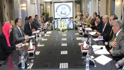 وزيرا الإنتاج الحربي والتنمية المحلية ومحافظ مطروح يبحثون سبل تعزيز التعاون المشترك