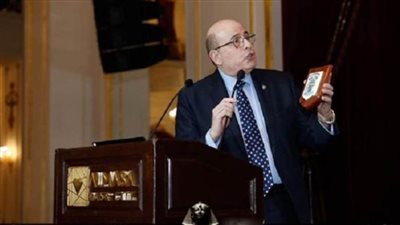 سلامة داود يهنئ هاني عتيبة لانتخابه رئيسًا للكلية الملكية للأطباء في بريطانيا