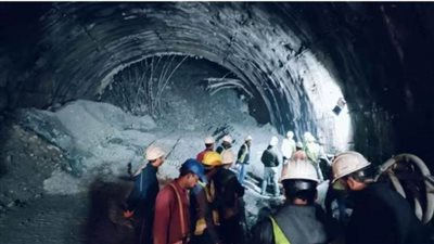 حصار 40 عاملا على الأقل بعد انهيار نفق شمالي الهند